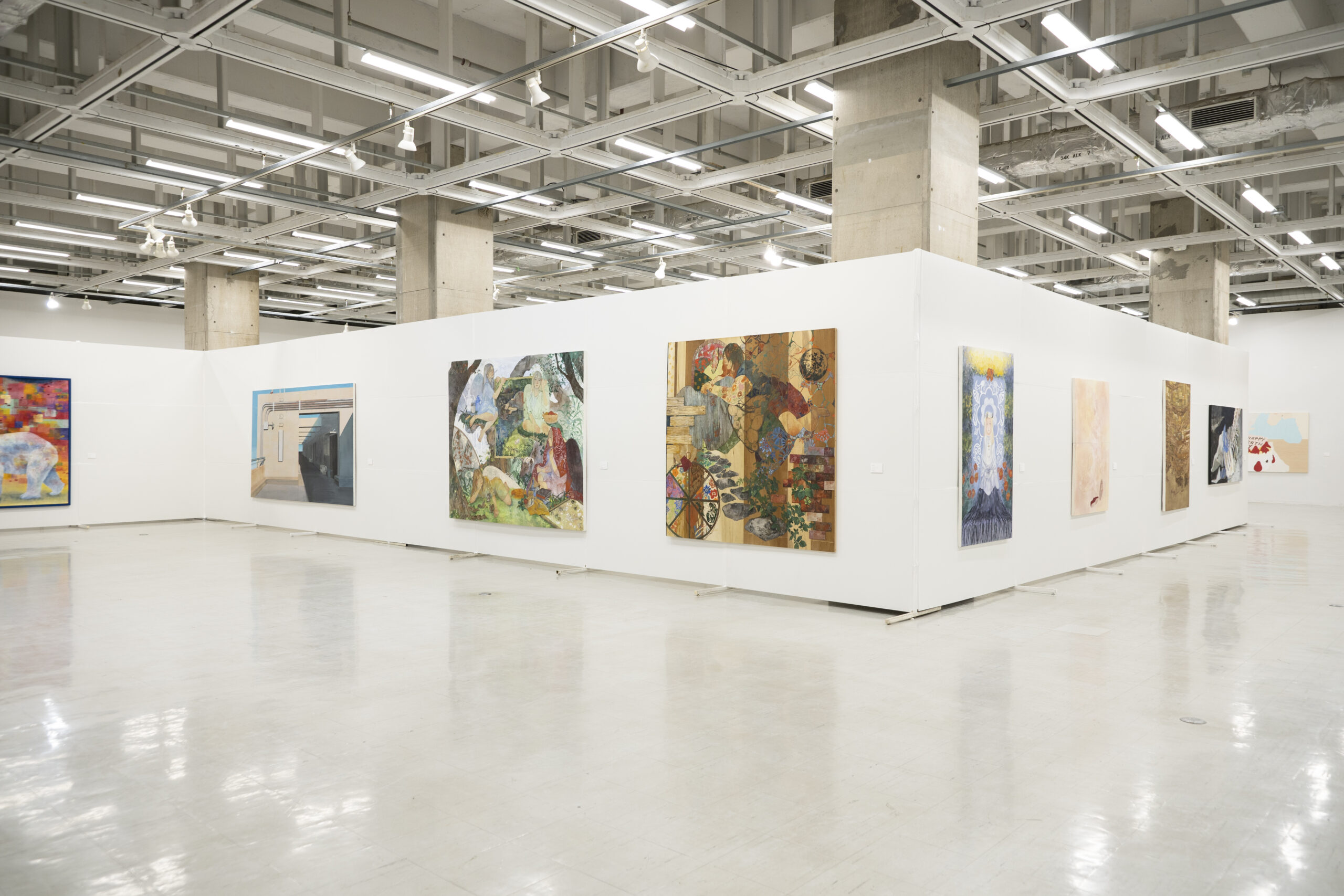 12号館地下展示ゼミ「ひととなり」 会場風景スライド動画 – 武蔵野美術
